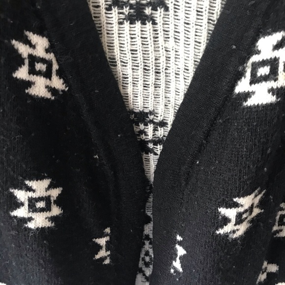 Apt. 9 Shawl - Picture 4 of 6